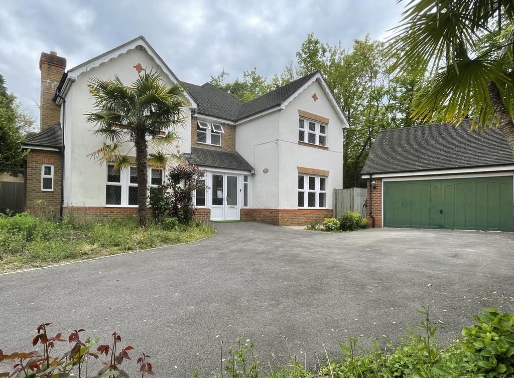 QUARRY GARDENS,LEATHERHEAD, KT22 5 bed detached house to rent £4,250