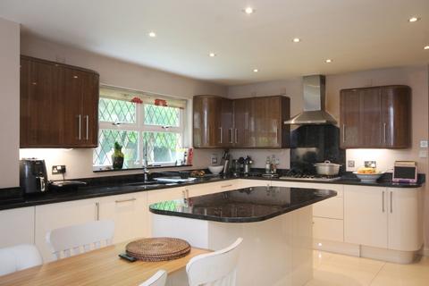 5 bedroom detached house to rent, QUARRY GARDENS,LEATHERHEAD, KT22