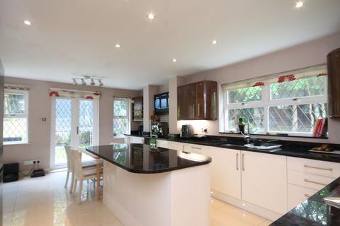 5 bedroom detached house to rent, QUARRY GARDENS,LEATHERHEAD, KT22