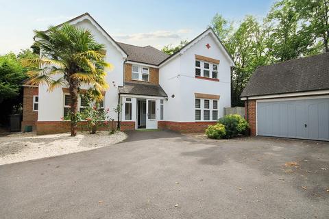 5 bedroom detached house to rent, QUARRY GARDENS,LEATHERHEAD, KT22
