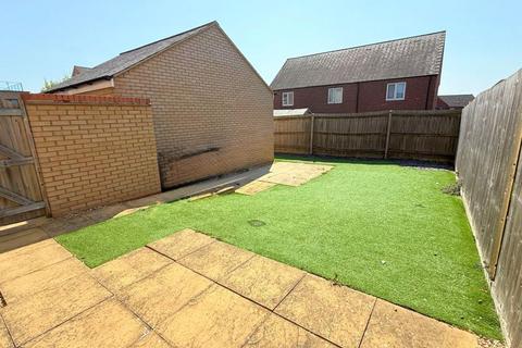 4 bedroom semi-detached house for sale, Selkirk Drive, Oakridge Park, Milton Keynes