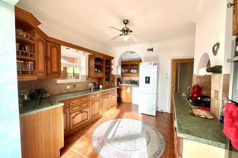 4 bedroom detached house for sale, Wheaton Road, Pokesdown