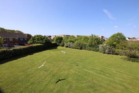 2 bedroom flat to rent, MUDEFORD   CHRISTCHURCH