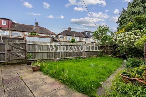 3 bedroom end of terrace house for sale - Firs Lane, London, N13