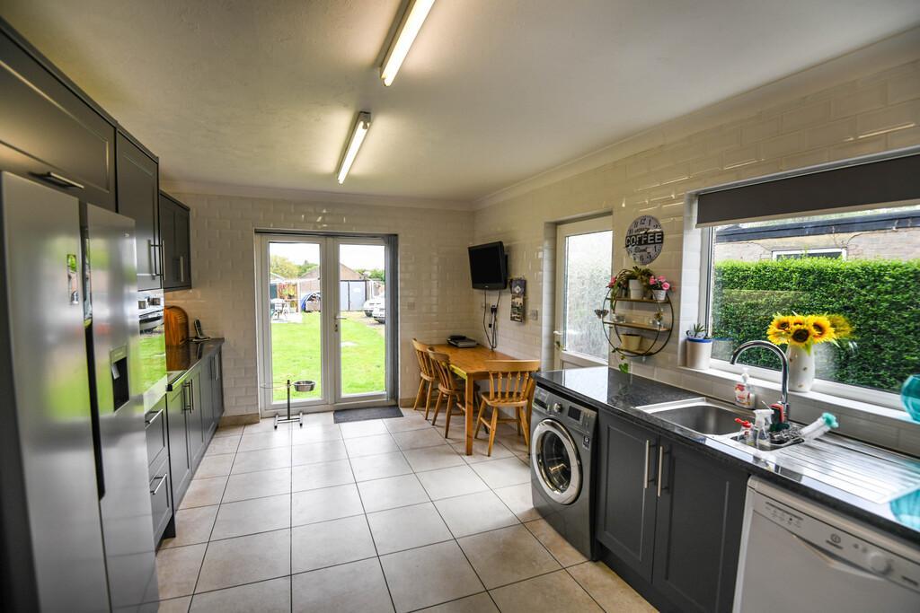 Smeeth Road, Marshland St James, Wisbech, Cambs, PE14 8ES 3 bed