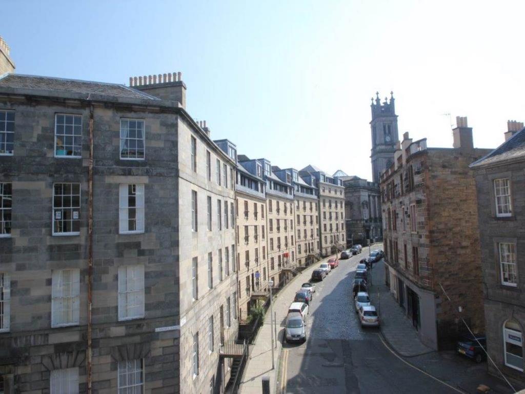 Clarence Street, Stockbridge, Edinburgh 1 bed flat £1,275 pcm (£294 pw)