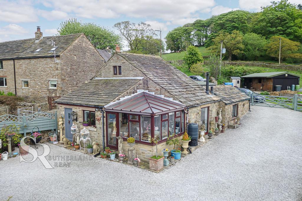 New Mills, High Peak, SK22 2 bed barn conversion for sale £525,000