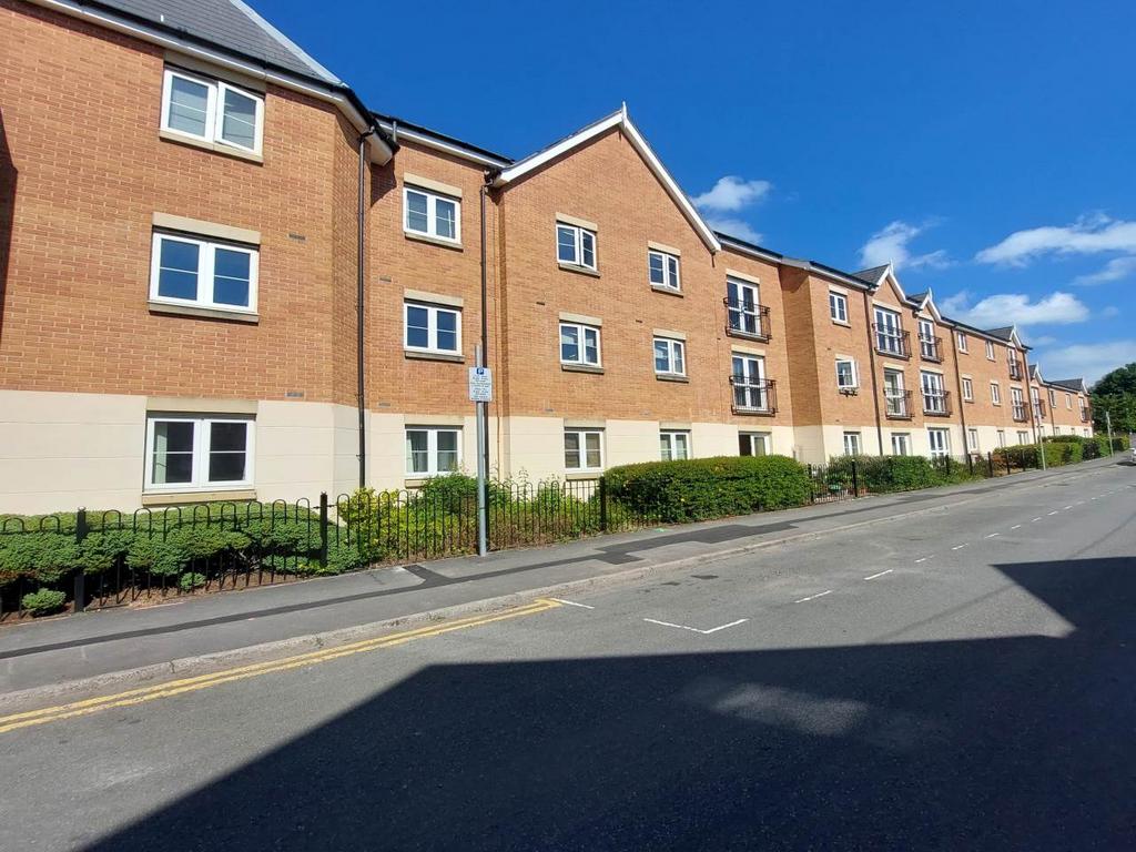 Castle Mews, Caerphilly, 2 bed flat £850 pcm (£196 pw)