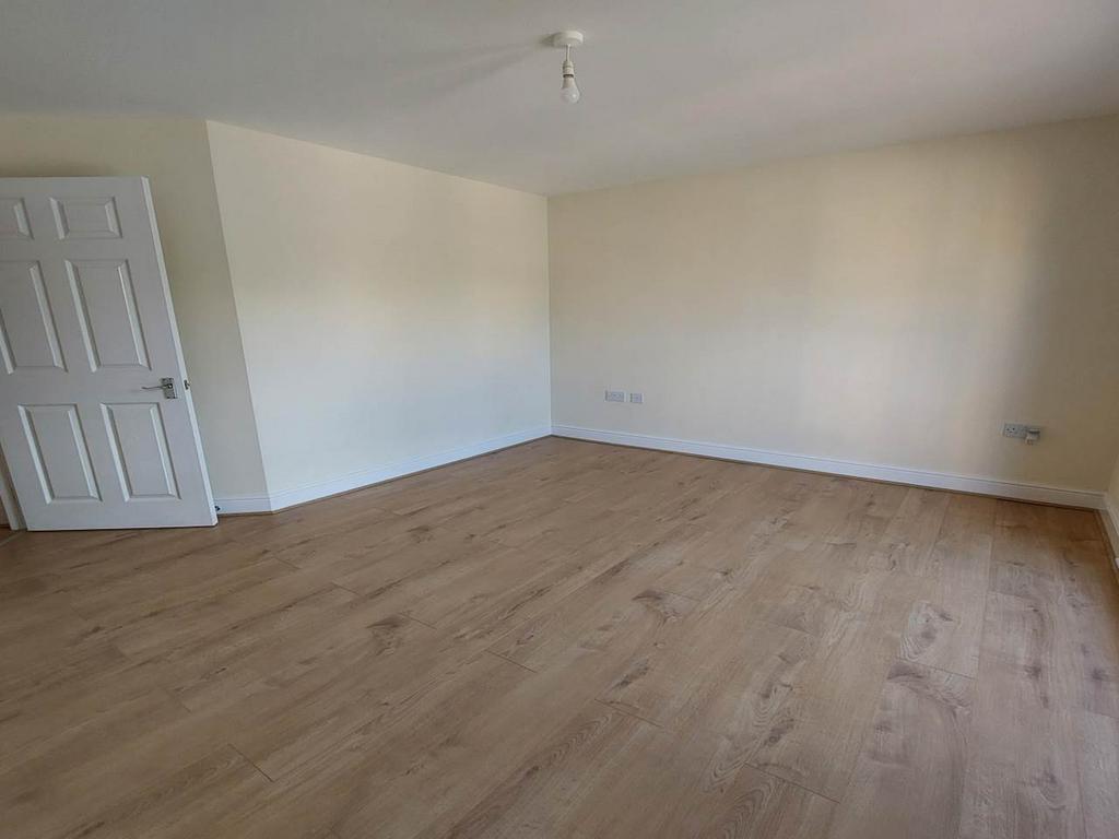 Castle Mews, Caerphilly, 2 bed flat £850 pcm (£196 pw)