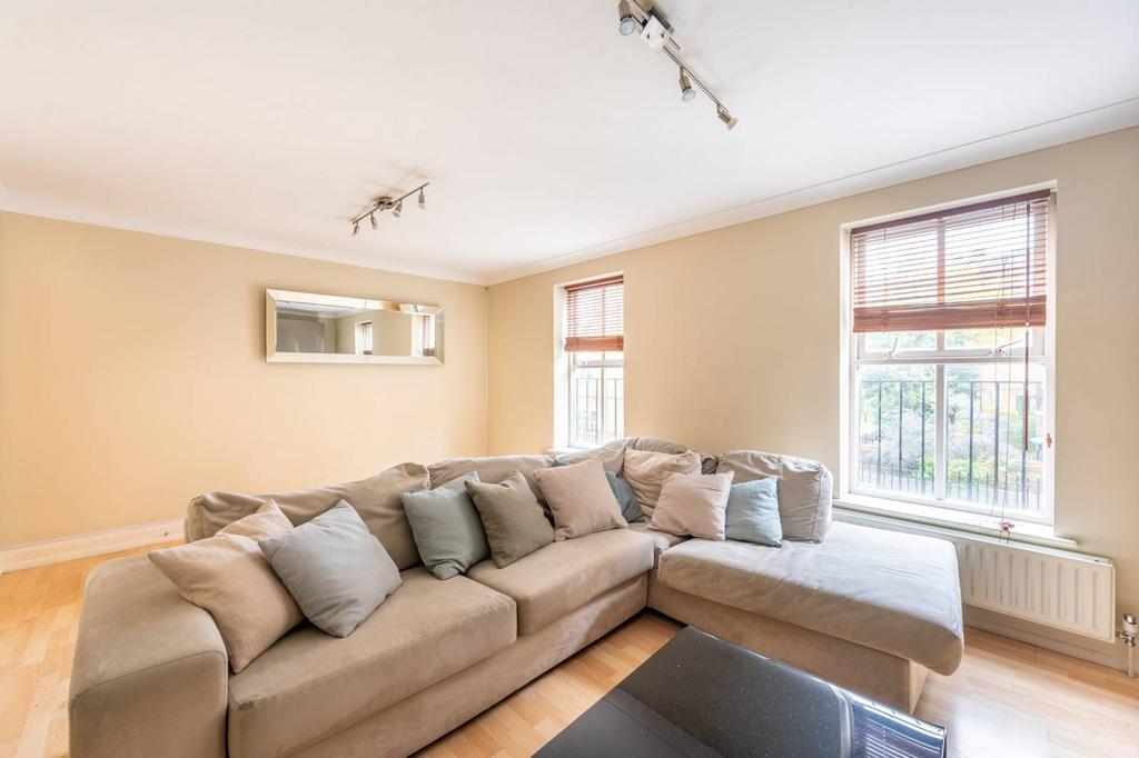Andover Place, Maida Vale, London, NW6 2 bed flat £690,000