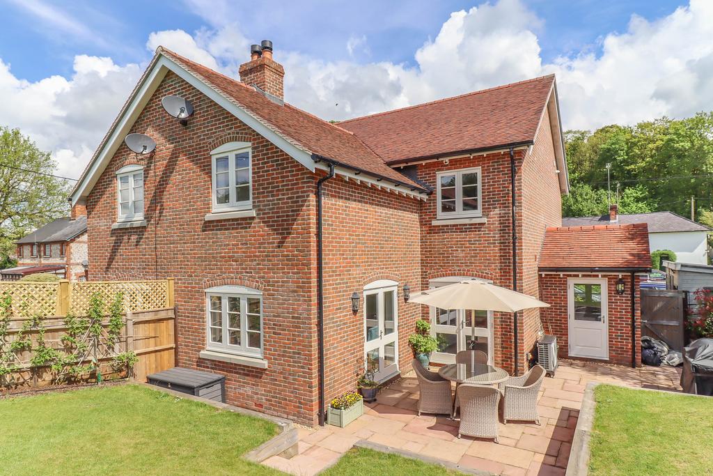 Leckford, Stockbridge, Hampshire SO20 3 bed semidetached house for