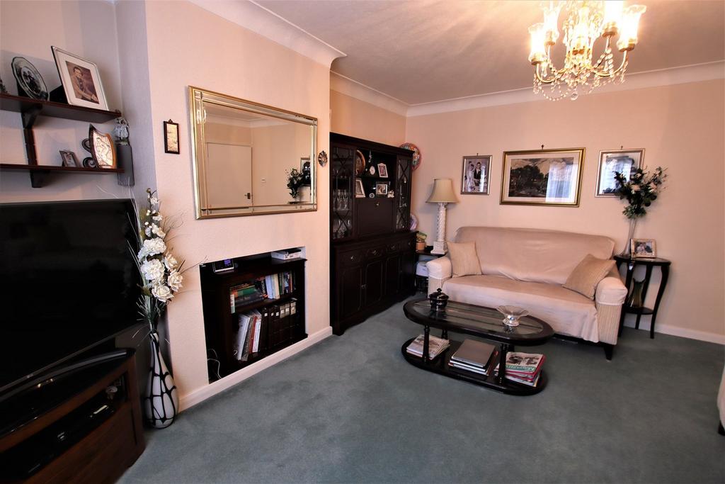 Glentworth Court, Stonegrove, Edgware, HA8 3 bed for sale