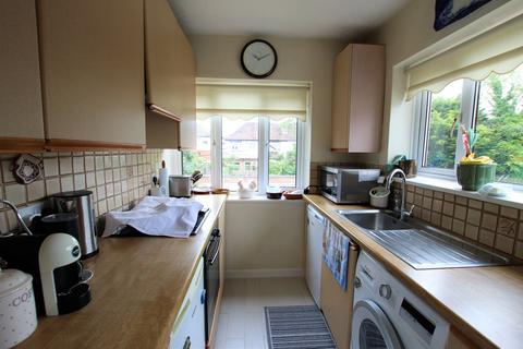 3 bedroom maisonette for sale, Glentworth Court, Stonegrove, Edgware, HA8