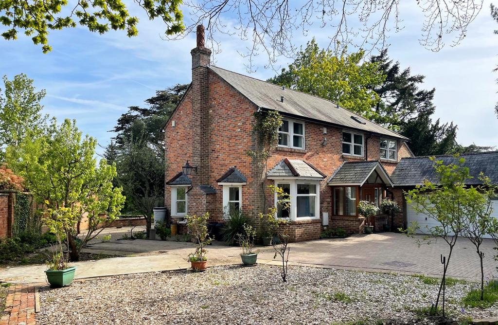 Mead End Road, Sway, Lymington, SO41 5 bed detached house for sale £