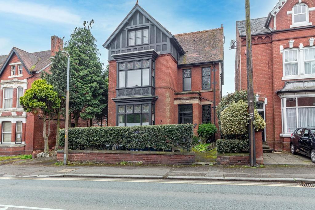 Greenfield Avenue, Stourbridge 6 bed detached house for sale £715,000