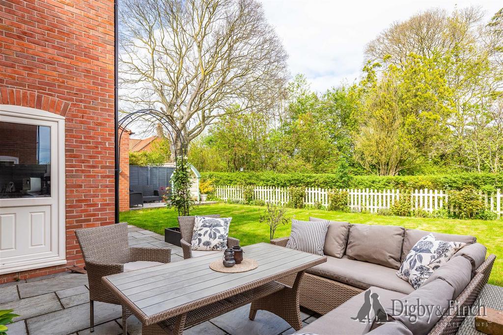 Ardeevin, Willow Close, Granby, Notts, NG13 9 PZ-12