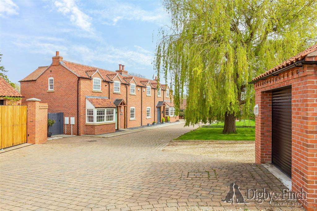 Ardeevin, Willow Close, Granby, Notts, NG13 9 PZ-8.