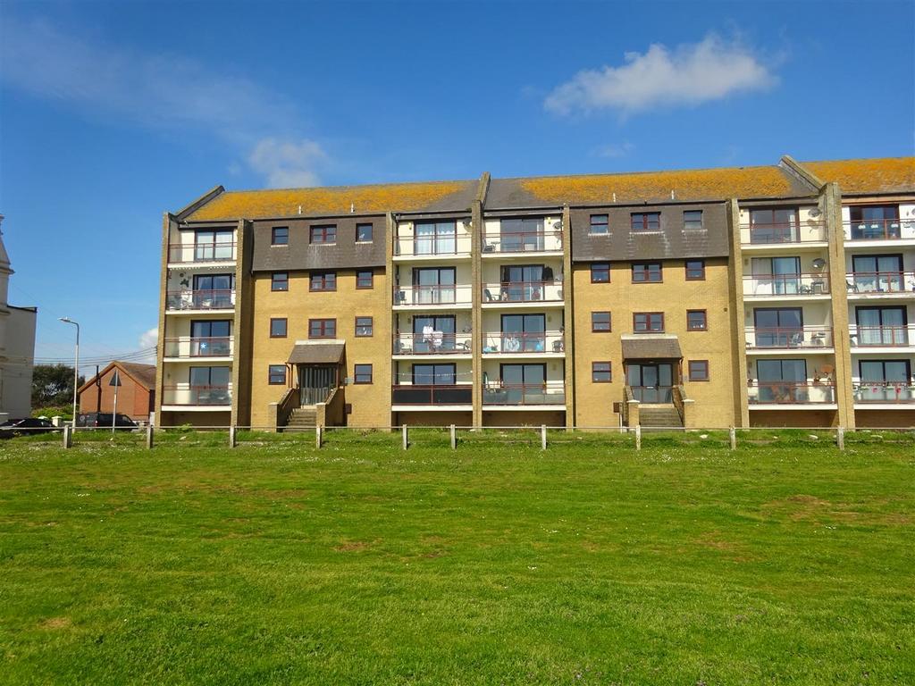 Grand Parade, Littlestone, New Romney 2 bed flat for sale £219,000