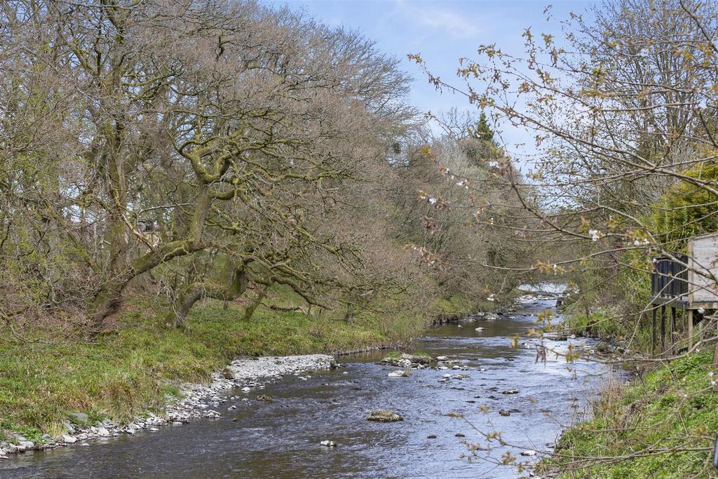 1 Riverbank Lodge, Crook Of Devon, Kinross 5 bed detached bungalow for