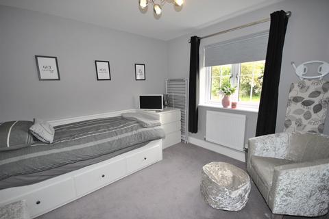 81 Highwayman Close, Boughton, Northampton, NN2 8FQ