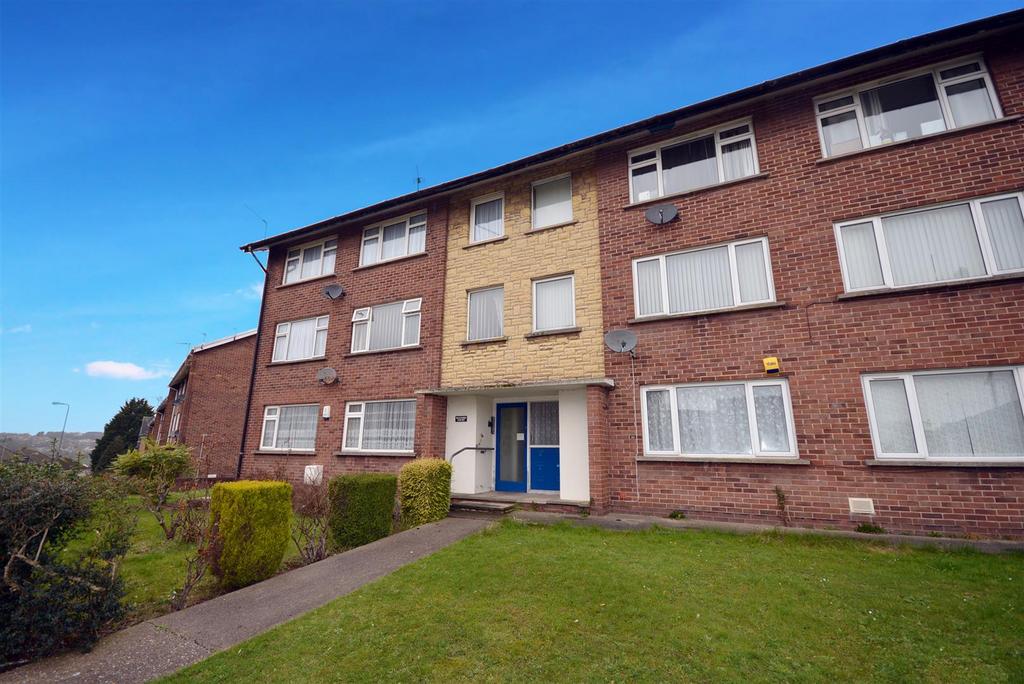Ridgeway Road, Rumney, Cardiff 2 bed apartment £850 pcm (£196 pw)