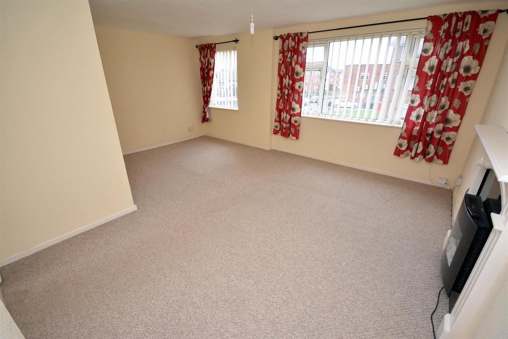 Ridgeway Road, Rumney, Cardiff 2 bed apartment £850 pcm (£196 pw)