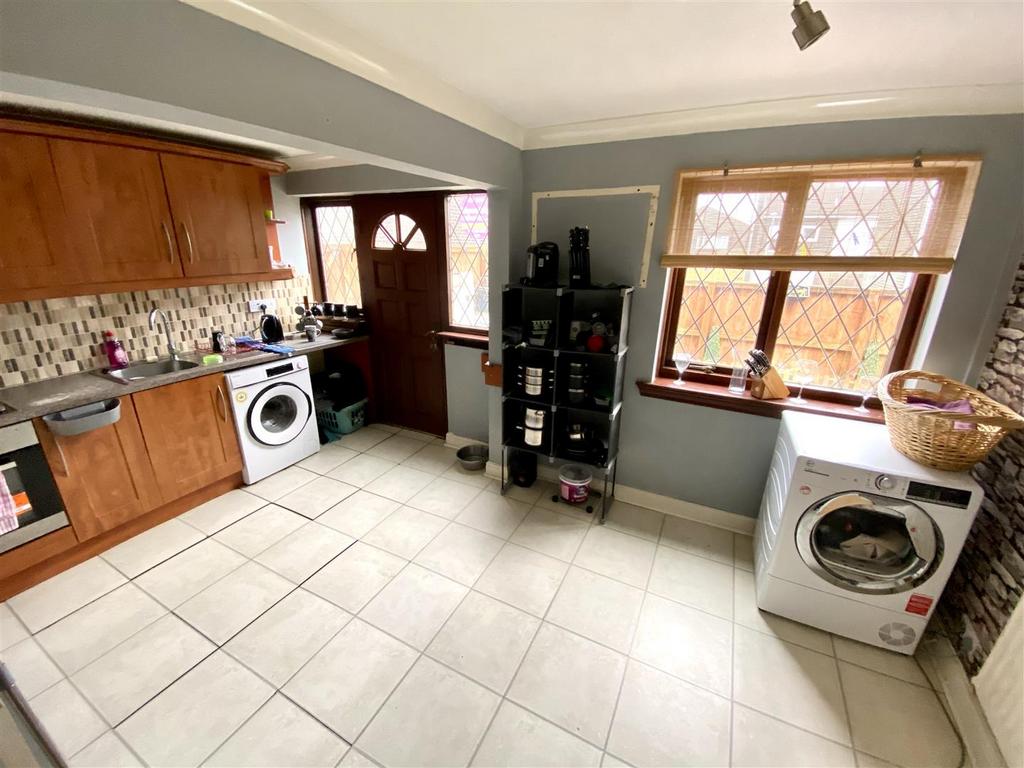 Open Plan Kitchen and Dining Room