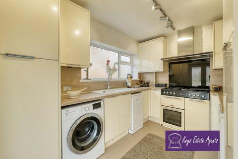 16 Thirlmere Grove, Stoke-on-trent, ST3 5HZ