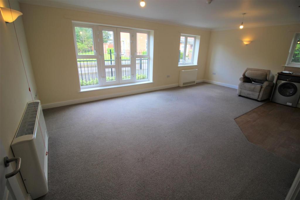 Highfields Park Drive, Derby DE22 2 bed apartment £825 pcm (£190 pw)