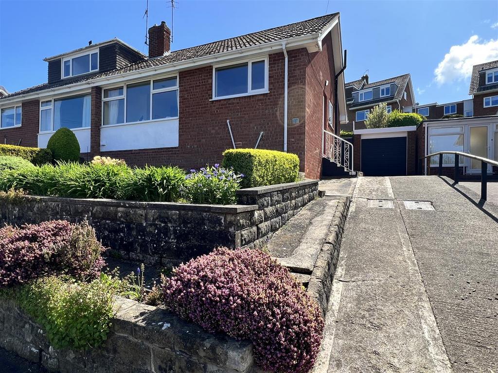 Pinewood Drive, Scarborough 2 bed semidetached bungalow £190,000