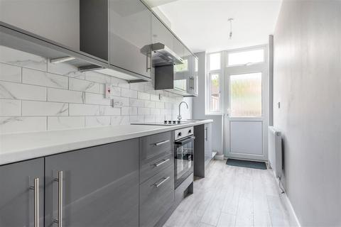 3 bedroom terraced house for sale - Oakridge Road, Bromley