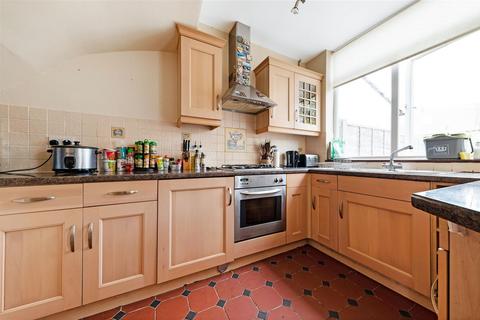 94 Moorside Road, Bromley, BR1 5ER
