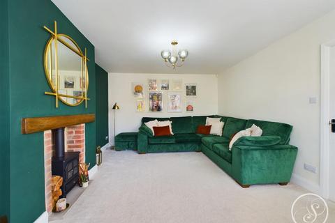 3 bedroom semi-detached house for sale - Carr Manor Gardens, Leeds