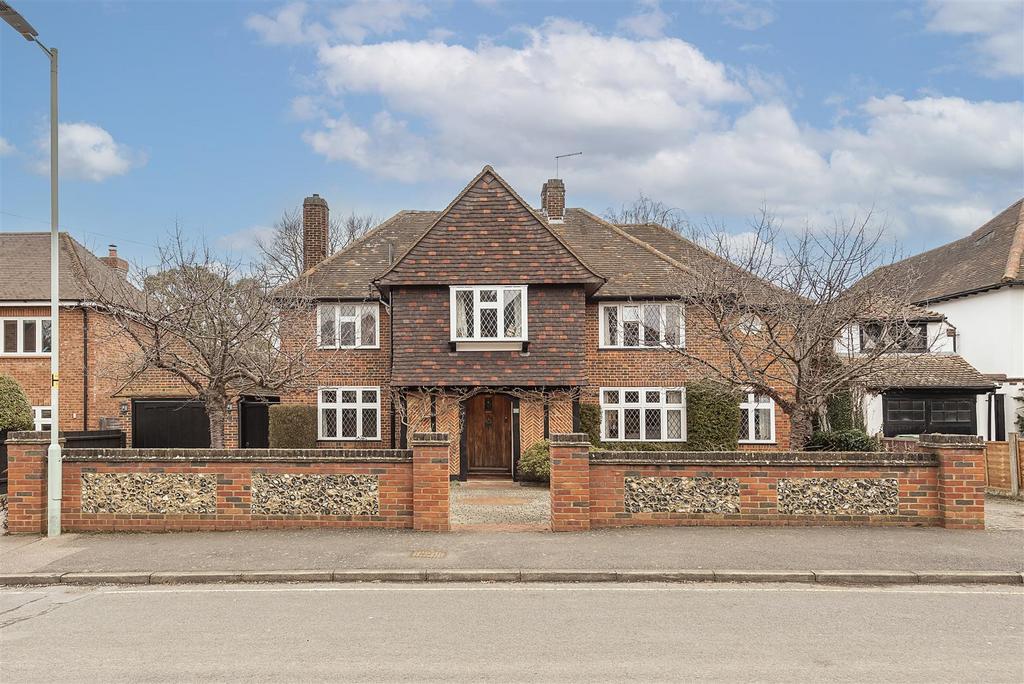Grasmere Avenue, Harpenden 5 bed detached house £2,000,000