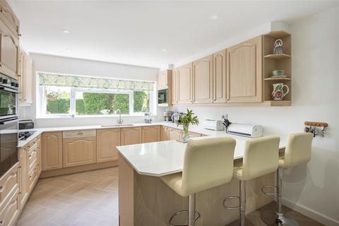 4 bedroom detached house for sale - The Uplands, Harpenden