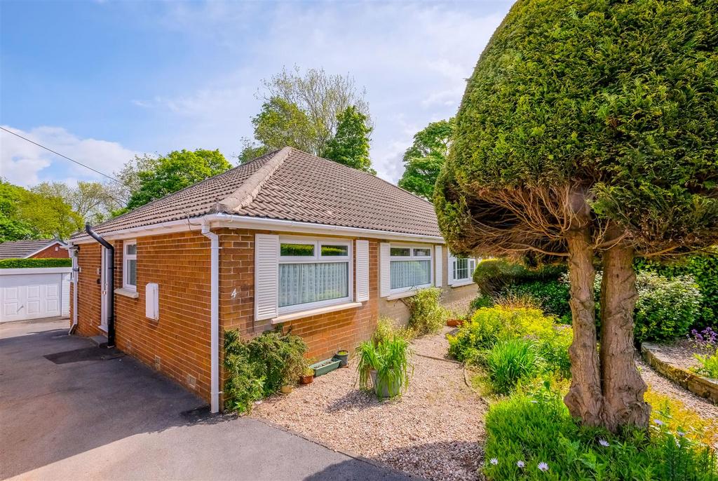 Chiltern Avenue, Lindley, Huddersfield, HD3 2 bed semidetached bungalow for sale £220,000
