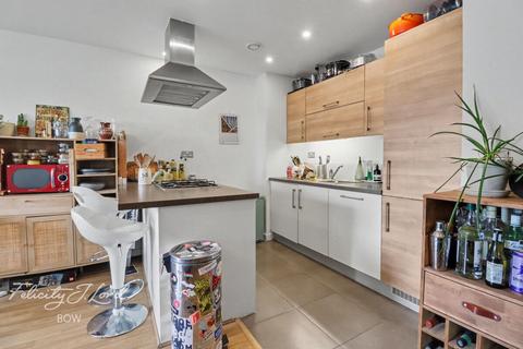 1 bedroom apartment to rent, Cowden House, Bow, E3