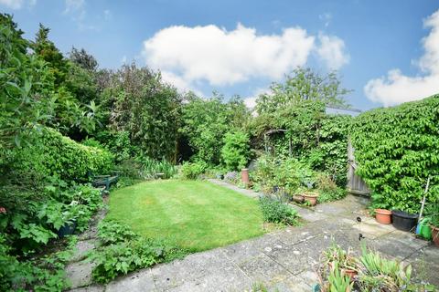 18 Bettertons Close, Fairford, GL7 4HY