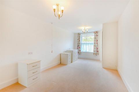 1 bedroom apartment for sale, Peel Court, College Way, Welwyn Garden City, Hertfordshire, AL8 6DG