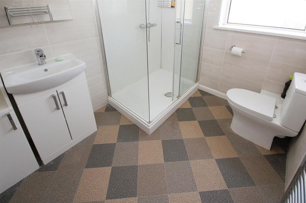 32stationfields SHOWERROOM.JPG