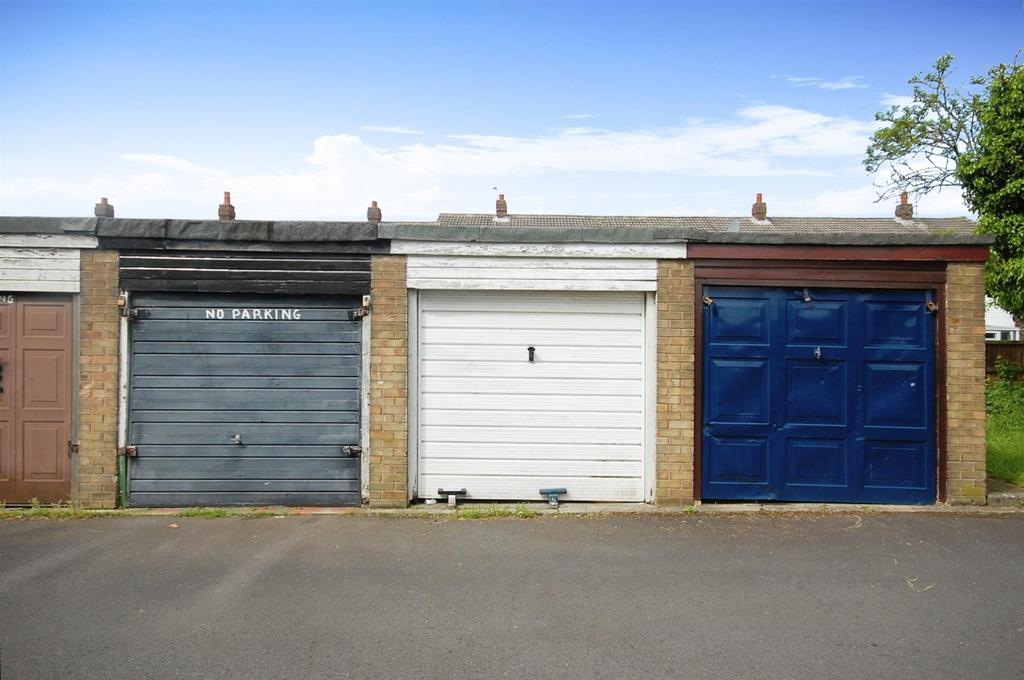32stationfields GARAGE.JPG