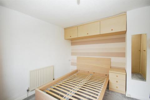 32 Station Fields, Garforth, Leeds, LS25 1PS
