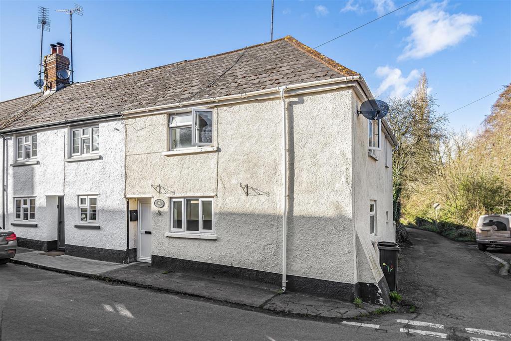 Silver Street, Kentisbeare, Cullompton 3 bed semidetached house for