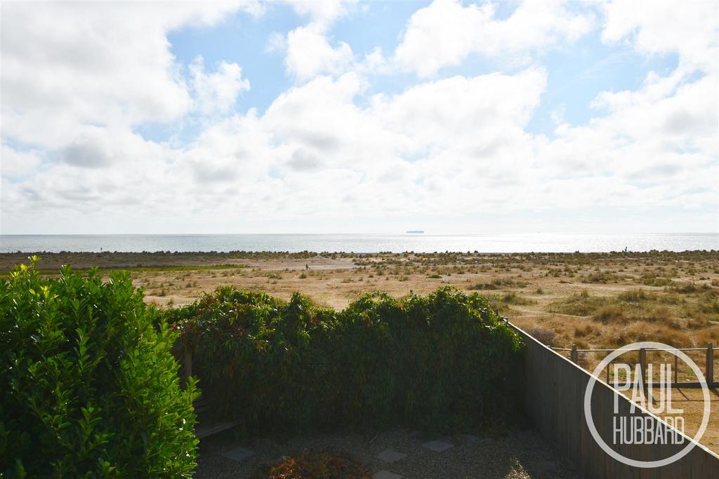 Coastguard Lane, Kessingland, NR33 2 bed detached bungalow for sale £
