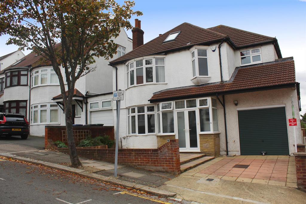 Bedford Avenue, EN5 4 bed link detached house £1,000,000