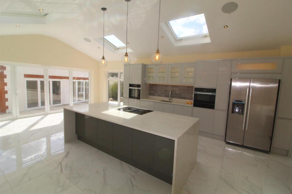 Kitchen edit.jpg