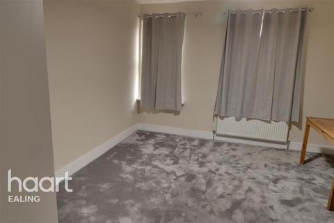 4 bedroom flat to rent, Gunnersbury Lane, Acton, W3