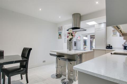 11 Melbourne Way, Enfield, EN1 1XF