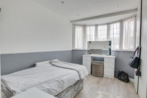 11 Melbourne Way, Enfield, EN1 1XF