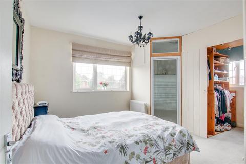 11 Melbourne Way, Enfield, EN1 1XF